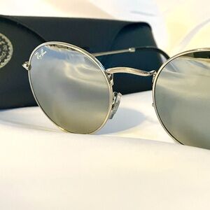Ray-Ban Matte Gunmetal Mirrored Aviator Sunglasses (like new)
